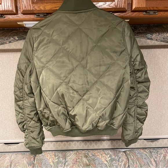 Lulus Style Expedition Olive Green Quilted Bomber Jacket - Picture 3 of 11